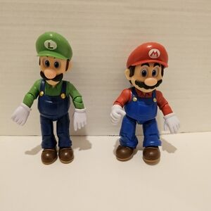 2 Nintendo Super Mario 5.5” Action Figures ....Luigi And Mario